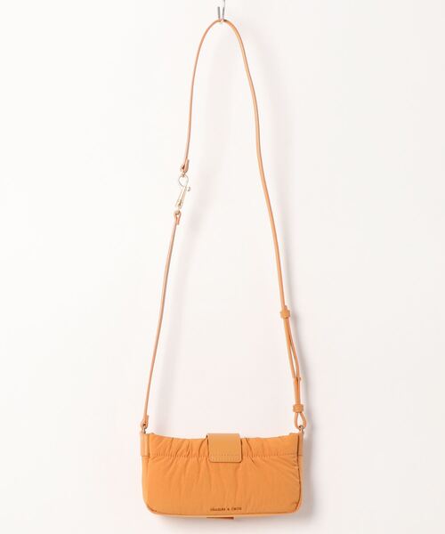 CHARLES & KEITH(チャールズ & キース)の「アスペン ルーシュドフォンポーチ / Aspen Ruched Phone Pouch(ボディバッグ/ウエストポーチ・レディース・グリーン/オレンジ/ライラック/ピンク・XS)」の5枚目の写真