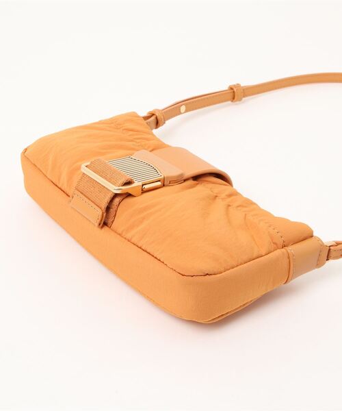 CHARLES & KEITH(チャールズ & キース)の「アスペン ルーシュドフォンポーチ / Aspen Ruched Phone Pouch(ボディバッグ/ウエストポーチ・レディース・グリーン/オレンジ/ライラック/ピンク・XS)」の6枚目の写真