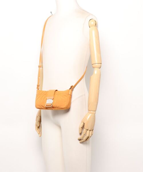 CHARLES & KEITH(チャールズ & キース)の「アスペン ルーシュドフォンポーチ / Aspen Ruched Phone Pouch(ボディバッグ/ウエストポーチ・レディース・グリーン/オレンジ/ライラック/ピンク・XS)」の8枚目の写真
