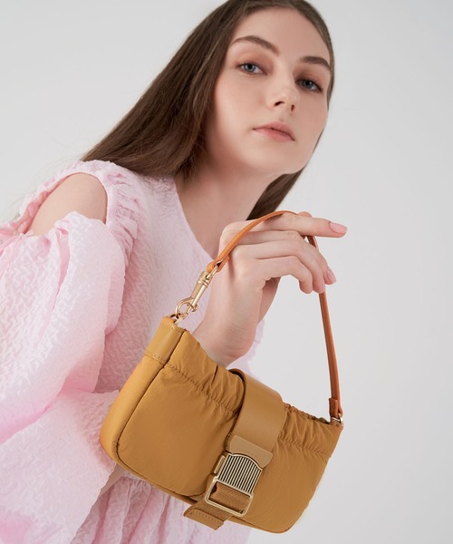 CHARLES & KEITH(チャールズ & キース)の「アスペン ルーシュドフォンポーチ / Aspen Ruched Phone Pouch(ボディバッグ/ウエストポーチ・レディース・グリーン/オレンジ/ライラック/ピンク・XS)」の14枚目の写真