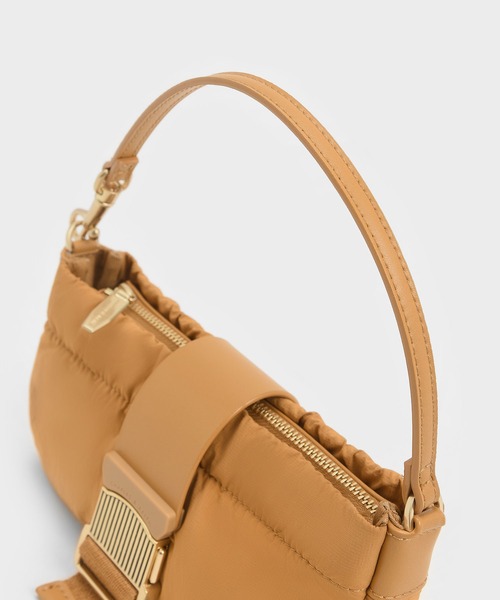 CHARLES & KEITH(チャールズ & キース)の「アスペン ルーシュドフォンポーチ / Aspen Ruched Phone Pouch(ボディバッグ/ウエストポーチ・レディース・グリーン/オレンジ/ライラック/ピンク・XS)」の12枚目の写真