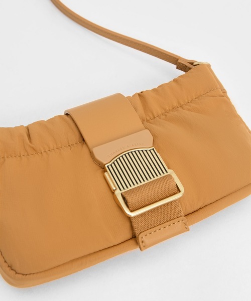 CHARLES & KEITH(チャールズ & キース)の「アスペン ルーシュドフォンポーチ / Aspen Ruched Phone Pouch(ボディバッグ/ウエストポーチ・レディース・グリーン/オレンジ/ライラック/ピンク・XS)」の10枚目の写真