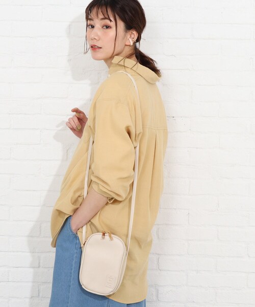 SHOO・LA・RUE（シューラルー）の「◆【洗濯機可/麻混/ドライタッチ】フレンチリネン前開きシャツ（シャツ/ブラウス・レディース・チャコールグレー/ライトブルー/ダークブラウン/イエロー/グリーン/ライトベージュ/グリーン系その他4/ホワイト系/ブラック系1/ブラック系2/ネイビー系2/ピンク系/オレンジ系その他4/ブルー系6/レッド系4/ダークグリーン系2・02/03/04）」の20枚目の写真