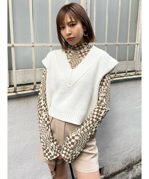 EMODA（エモダ）の「ワイドタックショートパンツ（その他パンツ・レディース・ブラック/ベージュ・SMALL/MEDIUM）」の4枚目の写真