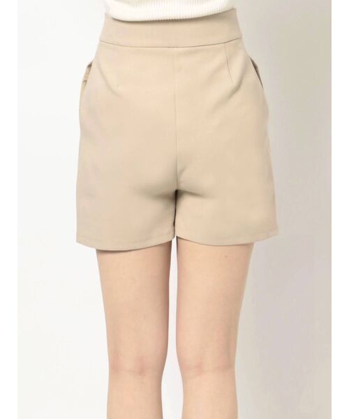 EMODA（エモダ）の「ワイドタックショートパンツ（その他パンツ・レディース・ブラック/ベージュ・SMALL/MEDIUM）」の18枚目の写真