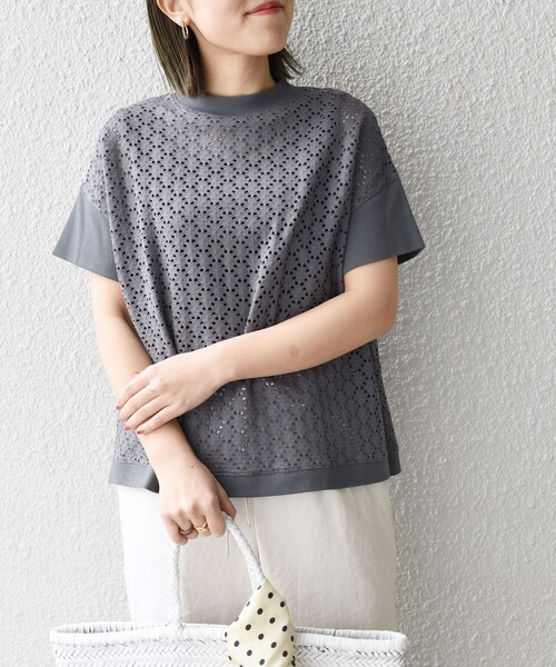 SHIPS(シップス)の「*〈手洗い可能〉アイレット ワイド リブ ドッキング トップス◇(Tシャツ/カットソー・レディース・ホワイト/ライトホワイト/ブラック/ブラック系/チャコールグレー/シルバーグレー/グレー系/ダークグリーン/パープル/ライトイエロー・ONE SIZE)」の6枚目の写真