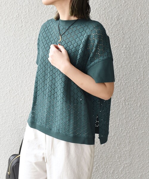 SHIPS(シップス)の「*〈手洗い可能〉アイレット ワイド リブ ドッキング トップス◇(Tシャツ/カットソー・レディース・ホワイト/ライトホワイト/ブラック/ブラック系/チャコールグレー/シルバーグレー/グレー系/ダークグリーン/パープル/ライトイエロー・ONE SIZE)」の8枚目の写真