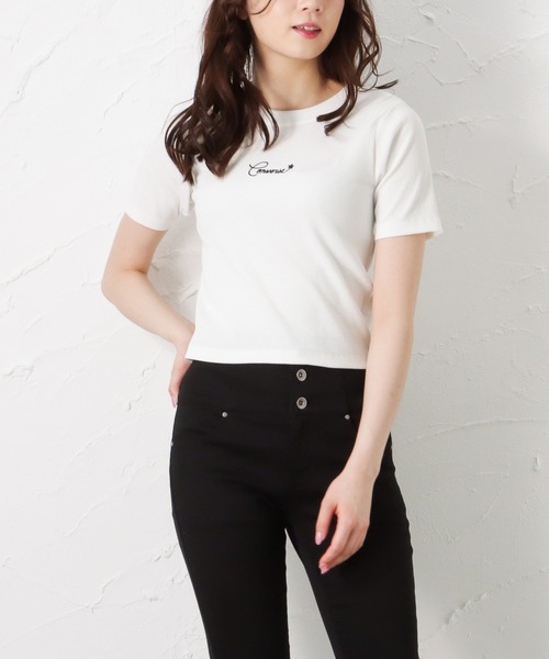CONVERSE(コンバース)の「CONVERSE コンバース リブクロップドボーダーTシャツ(Tシャツ/カットソー・レディース・ホワイト/ブルー/ブラック/オフホワイト・L/M)」の2枚目の写真