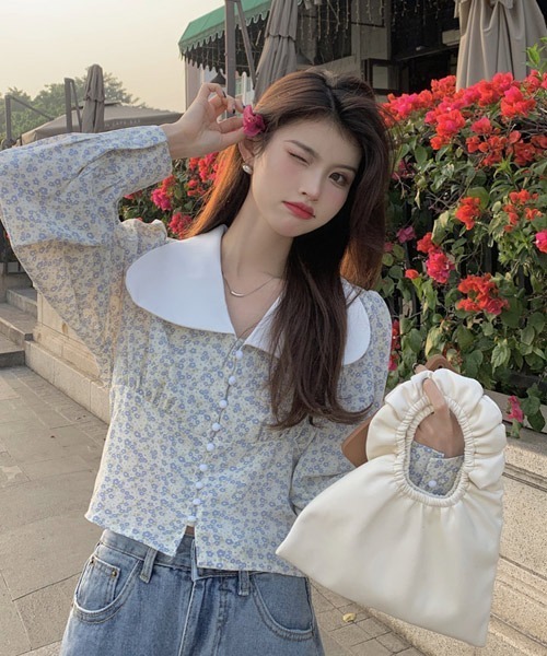 VIBGYOR Women（ヴィブジョー　ウィメン）の「【KOREA SELECT】ビックカラー フラワープリント ブラウス（シャツ/ブラウス・レディース・アイボリー・FREE）」の2枚目の写真