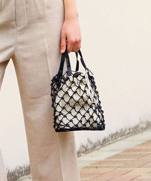 niko and...(ニコアンド)の「オリジナルマクラメ2WAYショルダーバッグ(ショルダーバッグ・レディース・ブラック/レッド/オフホワイト/ブルー・0)」の2枚目の写真