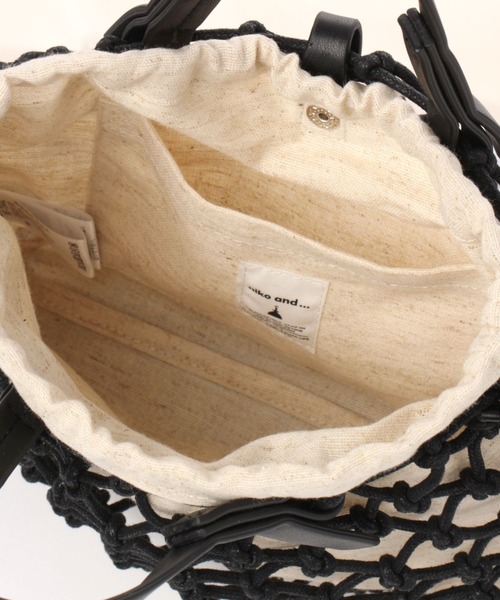 niko and...(ニコアンド)の「オリジナルマクラメ2WAYショルダーバッグ(ショルダーバッグ・レディース・ブラック/レッド/オフホワイト/ブルー・0)」の13枚目の写真