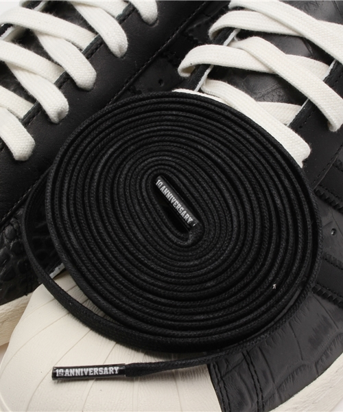 adidas CONSORTIUM(アディダスコンソーシアム)の「ユニセックス アディダス コンソーシアム ネイバーフッド スーパースター adidas CONSORTIUM SUPERSTAR 80V NBHD(スニーカー・レディース・ブラック・23.5cm/27.5cm/28.5cm/24.5cm/24cm/28cm/26.5cm/27cm/23cm/26cm/29cm)」の3枚目の写真