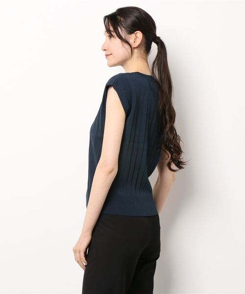 Te chichi TERRASSE（テチチテラス）の「プリーツ編みフレンチスリーブニット（ニット/セーター・レディース・ネイビー/モカ/オフホワイト・ﾌﾘ-）」の5枚目の写真