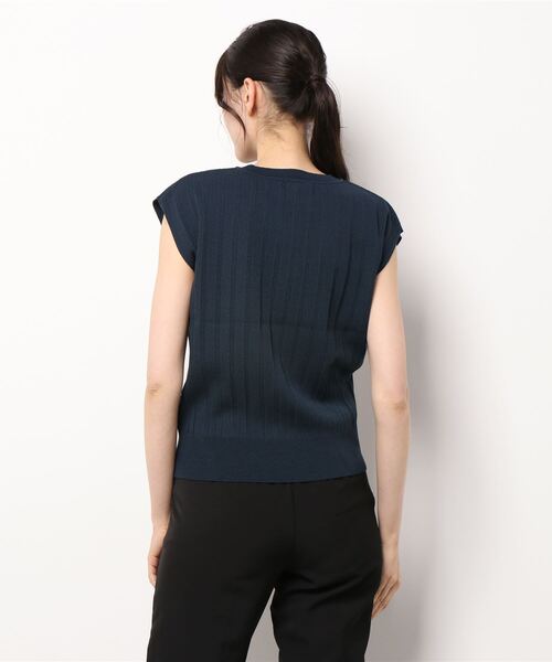 Te chichi TERRASSE（テチチテラス）の「プリーツ編みフレンチスリーブニット（ニット/セーター・レディース・ネイビー/モカ/オフホワイト・ﾌﾘ-）」の4枚目の写真