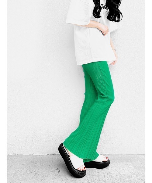 LVEU.（ラブユ.）の「Color pleated straight pants / カラープリーツストレートパンツ(Ai select)（その他パンツ・レディース・ブラック/パープル/グリーン・FREE）」の4枚目の写真