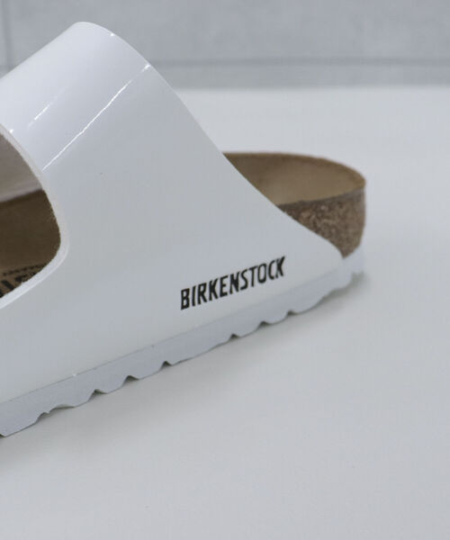 BIRKENSTOCK(ビルケンシュトック)の「【BIRKENSTOCK/ビルケンシュトック】ARIZONA Birko-Flor PATENT Narrow(サンダル・レディース・ブラック/ホワイト・37/38)」の3枚目の写真