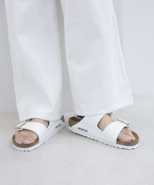 BIRKENSTOCK(ビルケンシュトック)の「【BIRKENSTOCK/ビルケンシュトック】ARIZONA Birko-Flor PATENT Narrow(サンダル・レディース・ブラック/ホワイト・37/38)」の5枚目の写真