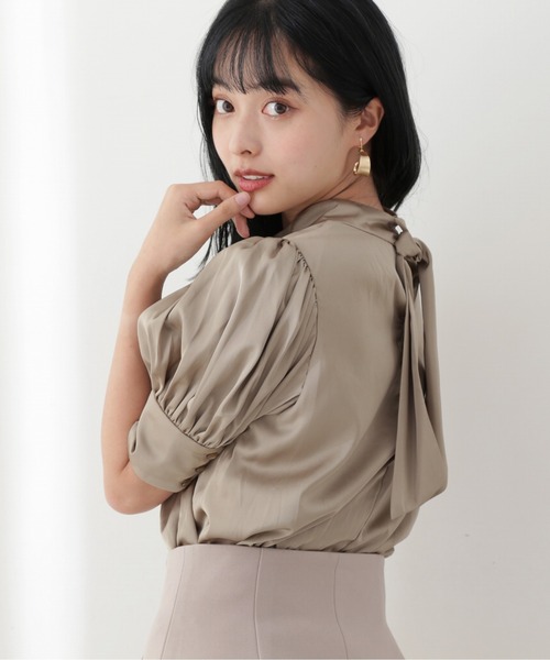 PROPORTION BODY DRESSING(プロポーションボディドレッシング)の「パフスリーブサテンブラウス / 1212210702(シャツ/ブラウス・レディース・ベージュ/パープル/カーキ・FREE)」の8枚目の写真