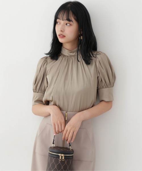 PROPORTION BODY DRESSING(プロポーションボディドレッシング)の「パフスリーブサテンブラウス / 1212210702(シャツ/ブラウス・レディース・ベージュ/パープル/カーキ・FREE)」の7枚目の写真