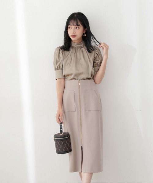 PROPORTION BODY DRESSING(プロポーションボディドレッシング)の「パフスリーブサテンブラウス / 1212210702(シャツ/ブラウス・レディース・ベージュ/パープル/カーキ・FREE)」の4枚目の写真