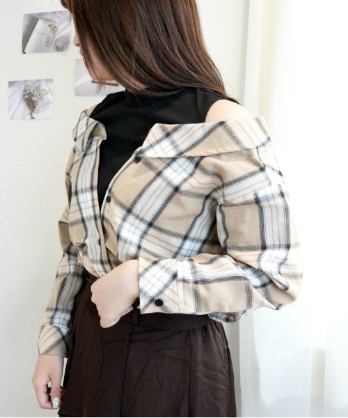 CECIL McBEE（セシルマクビー）の「レイヤード風チェックシャツ（シャツ/ブラウス・レディース・ベージュ/ライトベージュ・MEDIUM）」の4枚目の写真