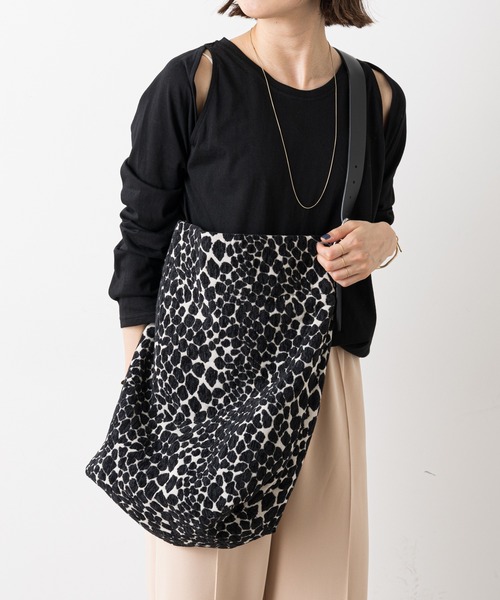 Omekashi（オメカシ）の「ワンハンドル ジャガードトートバッグ（トートバッグ・レディース・ブラック/ベージュ・ONE SIZE）」の2枚目の写真