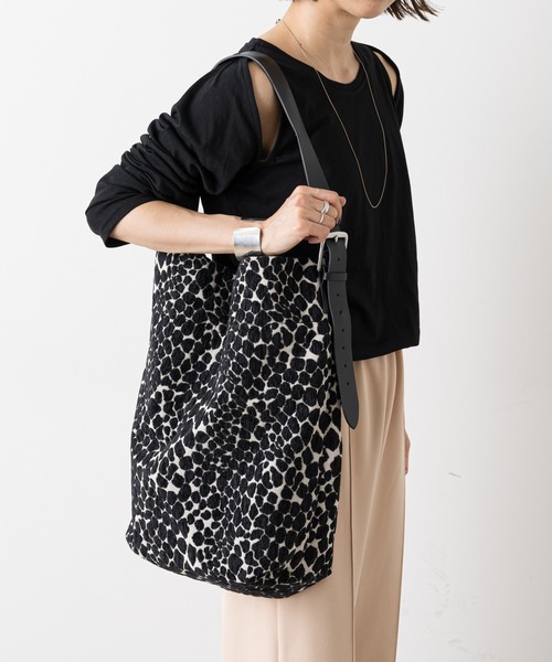 Omekashi（オメカシ）の「ワンハンドル ジャガードトートバッグ（トートバッグ・レディース・ブラック/ベージュ・ONE SIZE）」の6枚目の写真