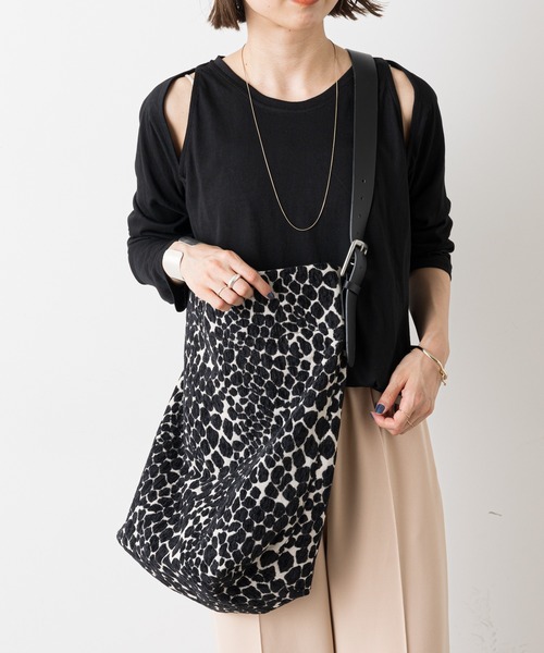 Omekashi（オメカシ）の「ワンハンドル ジャガードトートバッグ（トートバッグ・レディース・ブラック/ベージュ・ONE SIZE）」の7枚目の写真