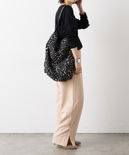 Omekashi（オメカシ）の「ワンハンドル ジャガードトートバッグ（トートバッグ・レディース・ブラック/ベージュ・ONE SIZE）」の9枚目の写真