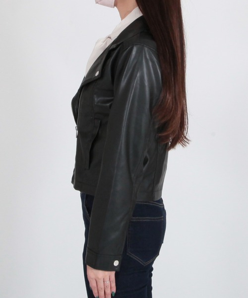 Julia Boutique（ジュリアブティック）の「フェイクレザーショート丈ライダースジャケット/22510（ライダースジャケット・レディース・ブラック/アイボリー・ONE）」の8枚目の写真