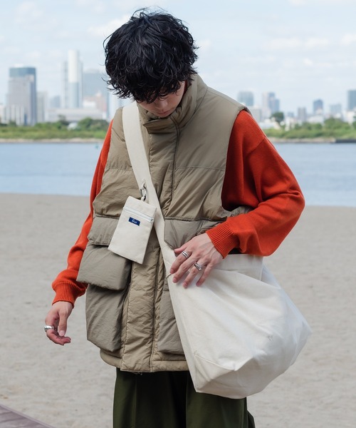 ONCILY(オンシェリー)の「【NEW COLOR】MESSENGER BAG / ミニポーチ付きメッセンジャーバッグ(メッセンジャーバッグ・メンズ・アイボリー/ブラック・FREE)」の11枚目の写真