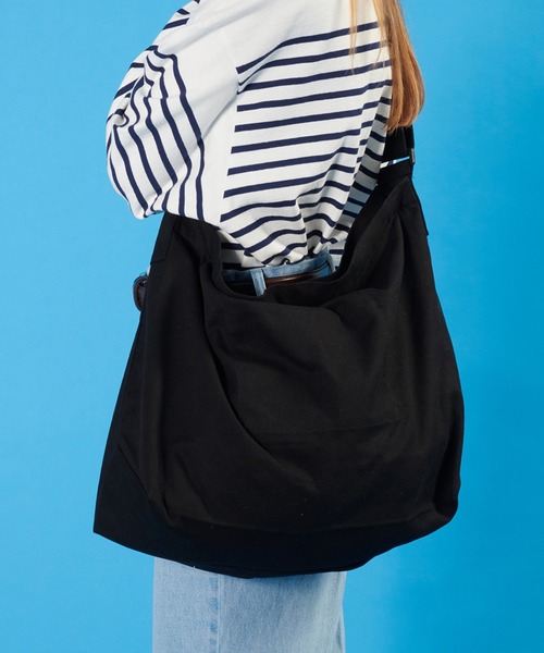 ONCILY(オンシェリー)の「【NEW COLOR】MESSENGER BAG / ミニポーチ付きメッセンジャーバッグ(メッセンジャーバッグ・メンズ・アイボリー/ブラック・FREE)」の21枚目の写真