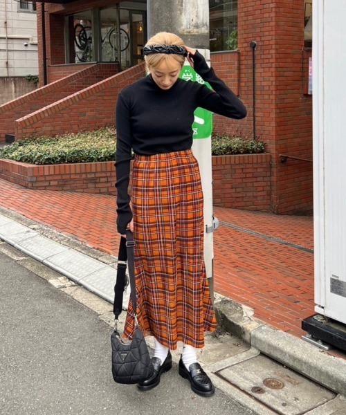 AMAIL（アマイル）の「Pleats check fitfrea skirt（スカート・レディース・オレンジ/グリーン・FREE）」の3枚目の写真