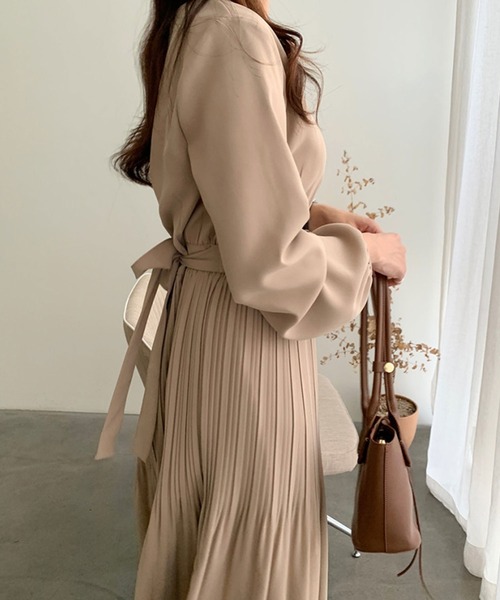 SMILE ORCHID(スマイルオーキッド)の「長袖ウエスト紐つきプリーツワンピース(ワンピース・レディース・ブラック/ベージュ・FREE)」の20枚目の写真