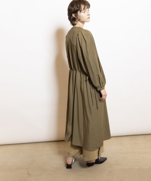 OSMOSIS（オズモーシス）の「バイカラーサイドタックパンツ（その他パンツ・レディース・ブラック/ベージュ/グリーン・ONE SIZE）」の11枚目の写真