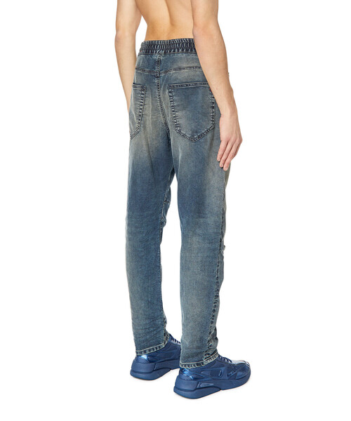 DIESEL(ディーゼル)の「メンズ 23SS デニムパンツ ジョグジーンズ ルーズフィット リヨセル(デニムパンツ・メンズ・インディゴブルー・30inch/32inch/34inch/28inch)」の5枚目の写真