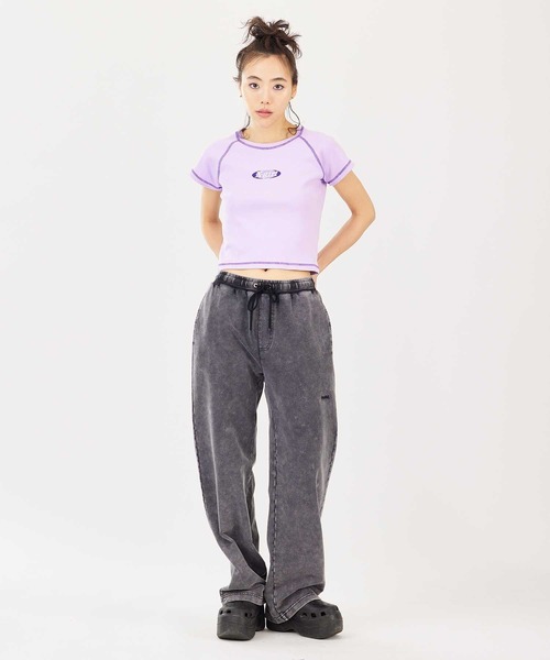 X-girl（エックスガール）の「BICOLOR STITCH S/S BABY TEE（Tシャツ/カットソー・レディース・ライトパープル/ホワイト/ブラック・S/M）」の9枚目の写真