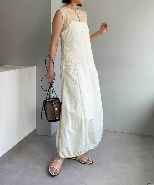 CAPRICIEUX LE'MAGE（カプリシューレマージュ）の「ドロストキャミワンピース（ワンピース・レディース・ブラック/ホワイト・FREE/S）」の4枚目の写真