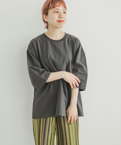 ITEMS URBANRESEARCH（アイテムズ アーバンリサーチ）の「クルーネックハンソデTシャツ（Tシャツ/カットソー・レディース・チャコールグレー/グレー系その他/ブルー系その他/ホワイト系その他/ホワイト・SMALL/MEDIUM）」の4枚目の写真