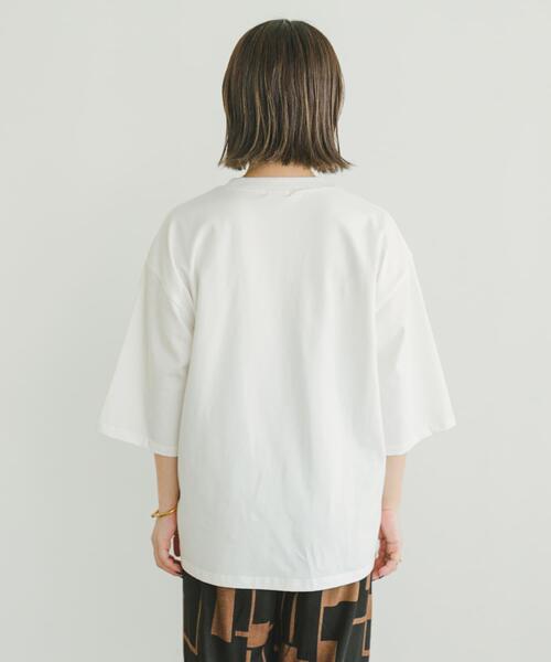 ITEMS URBANRESEARCH（アイテムズ アーバンリサーチ）の「クルーネックハンソデTシャツ（Tシャツ/カットソー・レディース・チャコールグレー/グレー系その他/ブルー系その他/ホワイト系その他/ホワイト・SMALL/MEDIUM）」の17枚目の写真