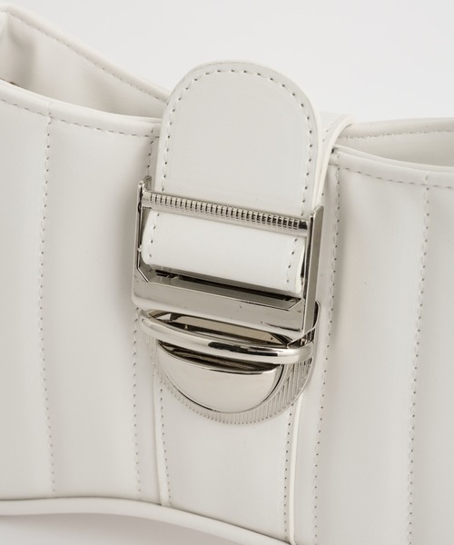 COLONY 2139（コロニートゥーワンスリーナイン）の「フェイクレザーキルティングバッグ（ショルダーバッグ・レディース・ブラック/オフホワイト・FREE）」の10枚目の写真