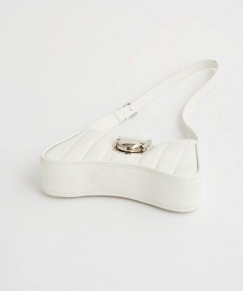 COLONY 2139（コロニートゥーワンスリーナイン）の「フェイクレザーキルティングバッグ（ショルダーバッグ・レディース・ブラック/オフホワイト・FREE）」の6枚目の写真