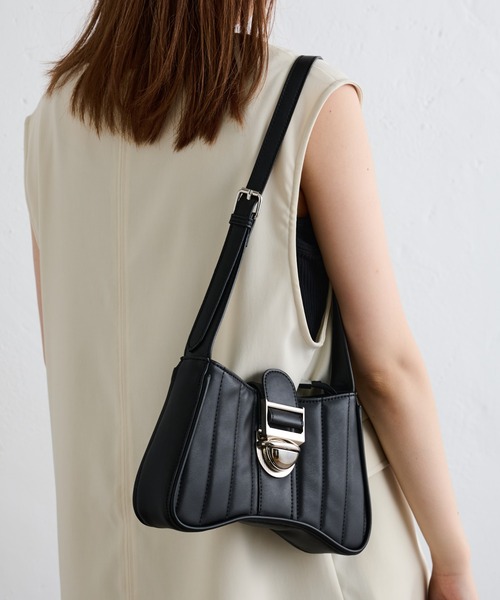 COLONY 2139（コロニートゥーワンスリーナイン）の「フェイクレザーキルティングバッグ（ショルダーバッグ・レディース・ブラック/オフホワイト・FREE）」の3枚目の写真