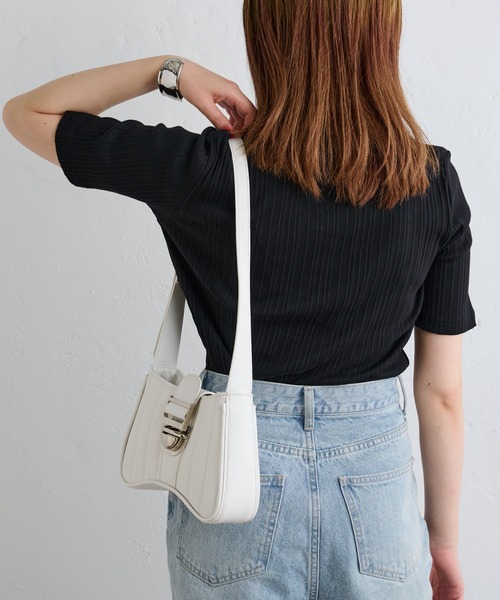 COLONY 2139（コロニートゥーワンスリーナイン）の「フェイクレザーキルティングバッグ（ショルダーバッグ・レディース・ブラック/オフホワイト・FREE）」の17枚目の写真