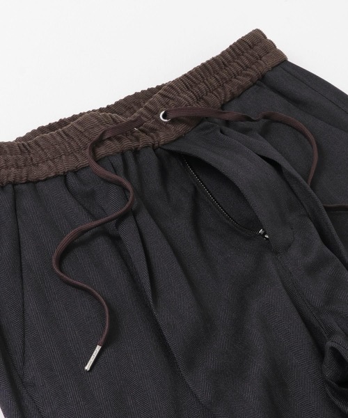 ITEMS URBANRESEARCH（アイテムズ アーバンリサーチ）の「ウエストイージーヘリンボーンテーパードパンツ（その他パンツ・メンズ・ブラック/ブラウン・LARGE/MEDIUM）」の16枚目の写真