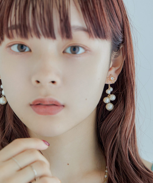 niana(ニアナ)の「フラワーモチーフパールピアス(ピアス(両耳用)・レディース・ゴールド/シルバー・FREE)」の5枚目の写真