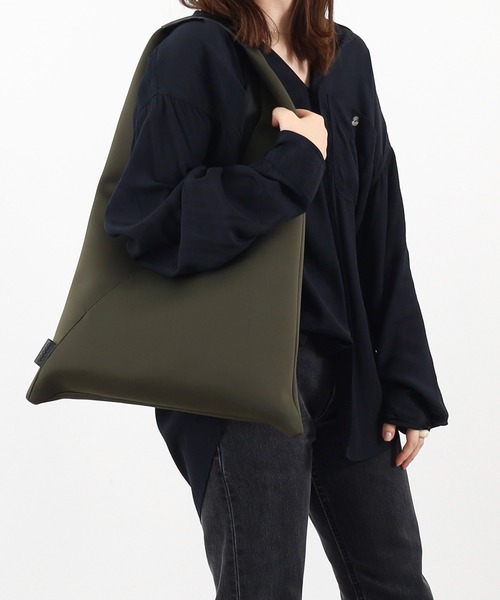 完売品　新品タグ付き　DONOトライアングルバッグ 楽天市場】バレンシアガ ショルダーバッグ ダッフルバッグ XS