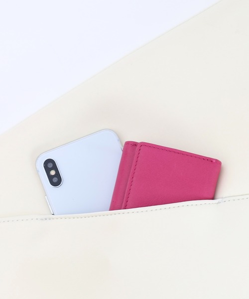 COOCO(クーコ)の「ダイバースーツ風素材トライアングル型ショルダーバッグ(ショルダーバッグ・レディース・オフホワイト/ベージュ/ブラック/カーキ・9)」の22枚目の写真