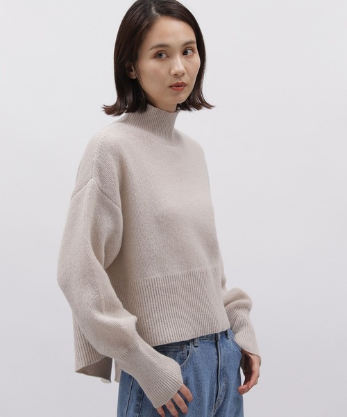 LAKOLE（ラコレ）の「7ゲージタートルショートニットプルオーバー / 985227（ニット/セーター・レディース・ブルー/イエロー/オフホワイト/ピンク/ラベンダー/チャコールグレー・SMALL/MEDIUM）」の14枚目の写真