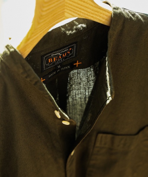 BEAMS PLUS(ビームスプラス)の「BEAMS PLUS / ガーメントダイ パナマ バンドカラー シャツ クラシックフィット(シャツ/ブラウス・メンズ・オリーブ/ミント/レッド系その他2/ブラウン系その他・L/M/S/XL)」の3枚目の写真